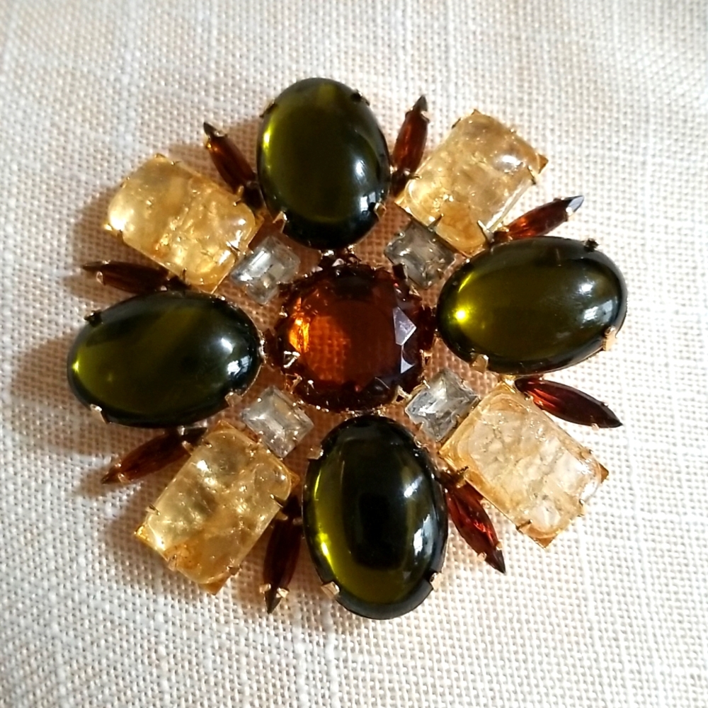 Beautiful Large Peridot Cabochon, Champagne & Topaz brooch